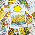 タロットカード「18：月(ムーン)」の意味と解釈【仕事・恋愛】