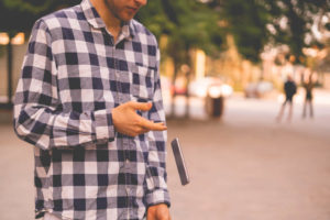 物が落ちる時や物をなくす時のスピリチュアルな意味とは？