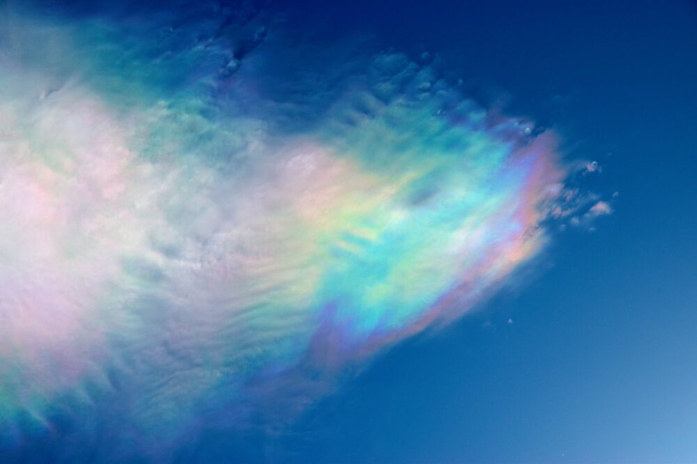 彩雲(虹雲)のスピリチュアルな4つの意味とは?