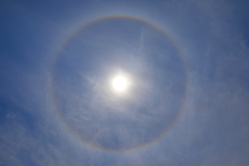 太陽の周りに虹の輪(日暈・ハロ現象)のスピリチュアルな意味とは？
