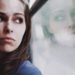 頭から離れない人のスピリチュアルな7つの意味とは？