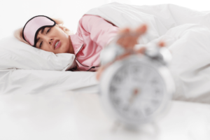 【夢占い】起きたいのになかなか起きれない夢の意味とは？